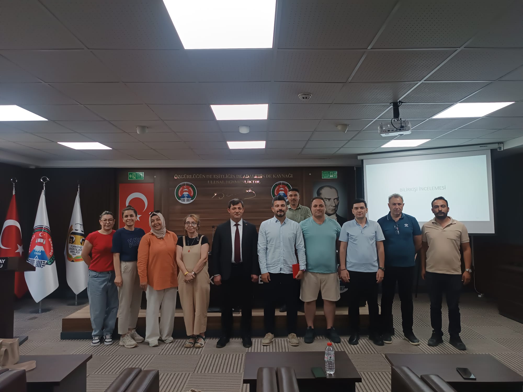 Aksaray Barosu, hukuk dünyasında uzmanlaşmayı teşvik eden önemli bir organizasyona