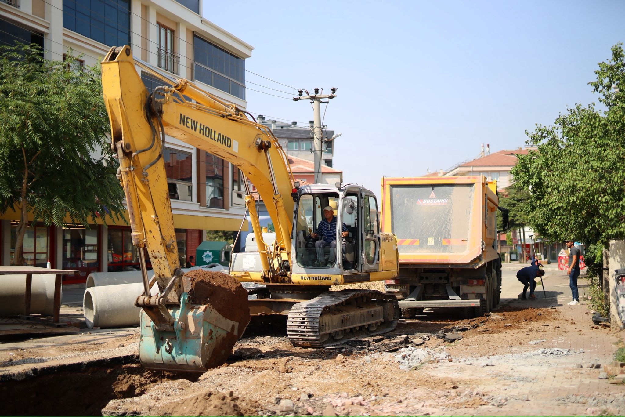 Aksaray Belediyesi Su ve Kanalizasyon Müdürlüğü ekipleri, altyapıyı güçlendirmeye yönelik