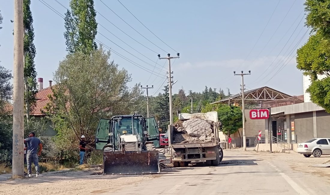 Demirci Belediyesi ile MEDAŞ iş birliğiyle yürütülen elektrik hatlarının yer