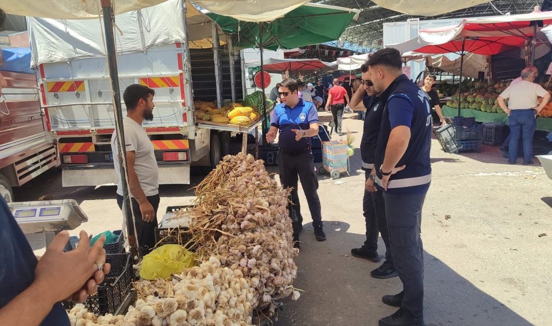 Aksaray’da cadde ve yola kurulan izinsiz tezgâhlar kaldırıldı, Pazarcılar Odası
