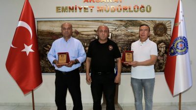 Aksaray İl Emniyet Müdürü Bekir Demir, müdürlük içerisinde hizmet veren