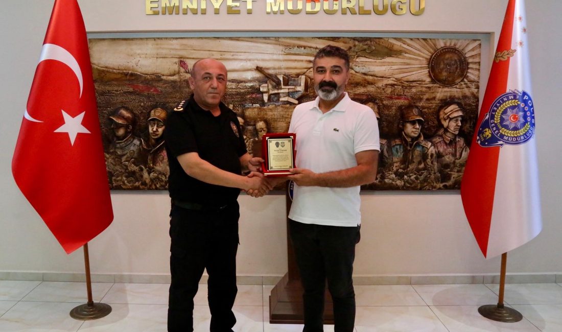 Aksaray İl Emniyet Müdürü Bekir Demir, emekliliğe ayrılan Polis Memuru