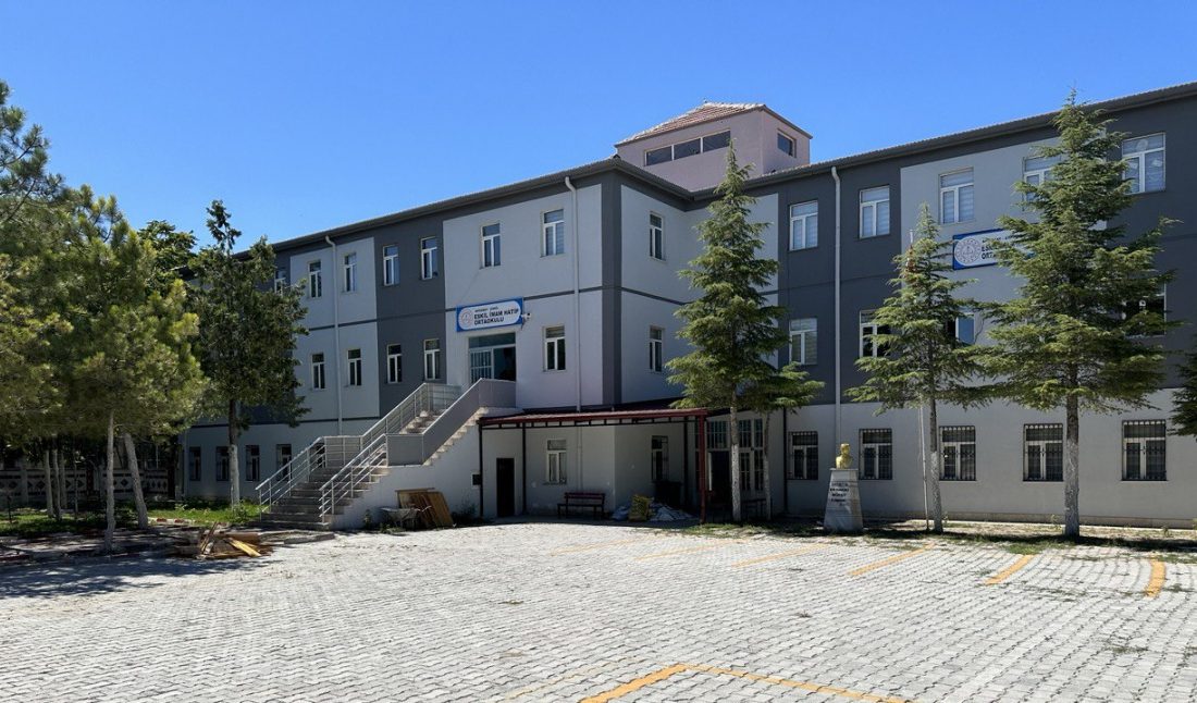 Eskil İlçe Milli Eğitim Müdürlüğü’ne bağlı Eskil İmam Hatip Ortaokulu,