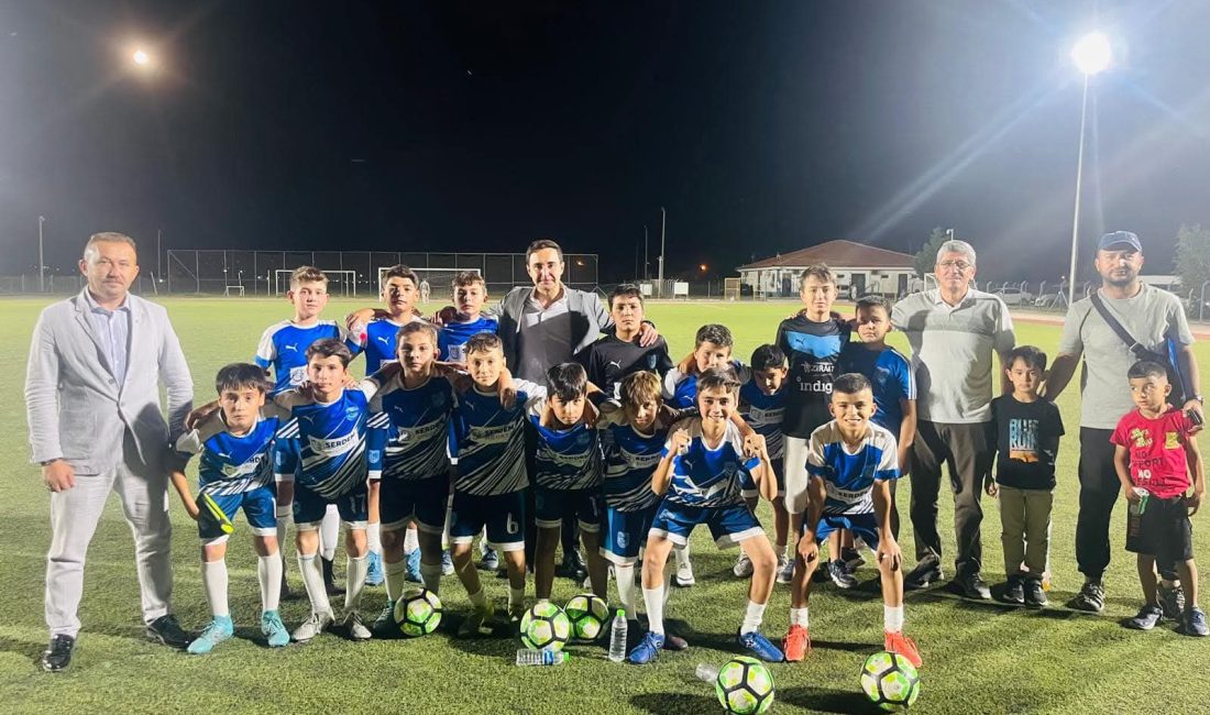 Eskil Gençlik ve Spor İlçe Müdürü Mihman Altıntop, bir çocuğun