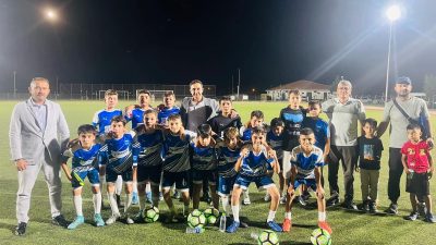 Eskil Gençlik ve Spor İlçe Müdürü Mihman Altıntop, bir çocuğun