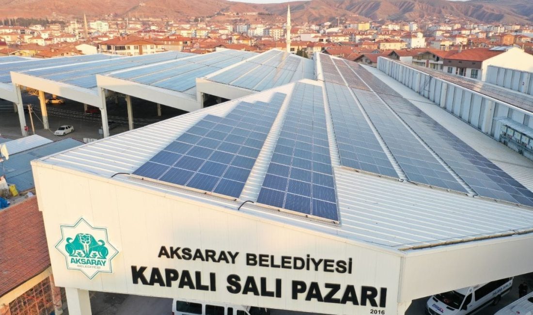 Aksaray Belediyesi tarafından Kapalı Salı Pazarının çatısına kurulan Güneş Enerji
