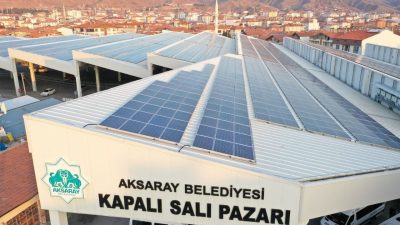 Aksaray Belediyesi tarafından Kapalı Salı Pazarının çatısına kurulan Güneş Enerji