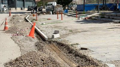 Gülağaç İlçesinde belediye ekipleri tarafından çarşı merkezinde üstyapı bakım ve