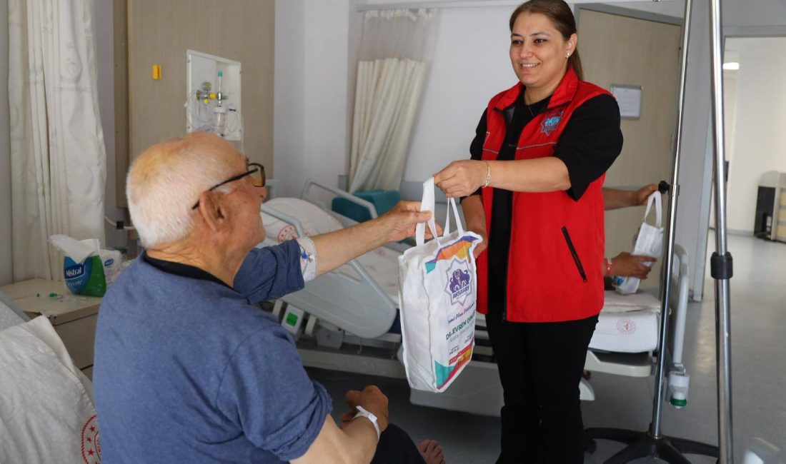 Aksaray’da sosyal belediyecilik anlayışı hasta bakım setleriyle yaşatılıyor Aksaray Belediyesi tarafından şehir içerisinde gerçekleştirilen çalışmalar arasında yer alan