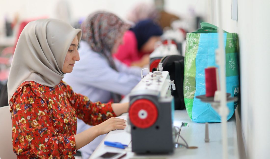 Aksaray Belediyesi tarafında hizmete açılan Kadın Aktivite Merkezi, kadınların kişisel