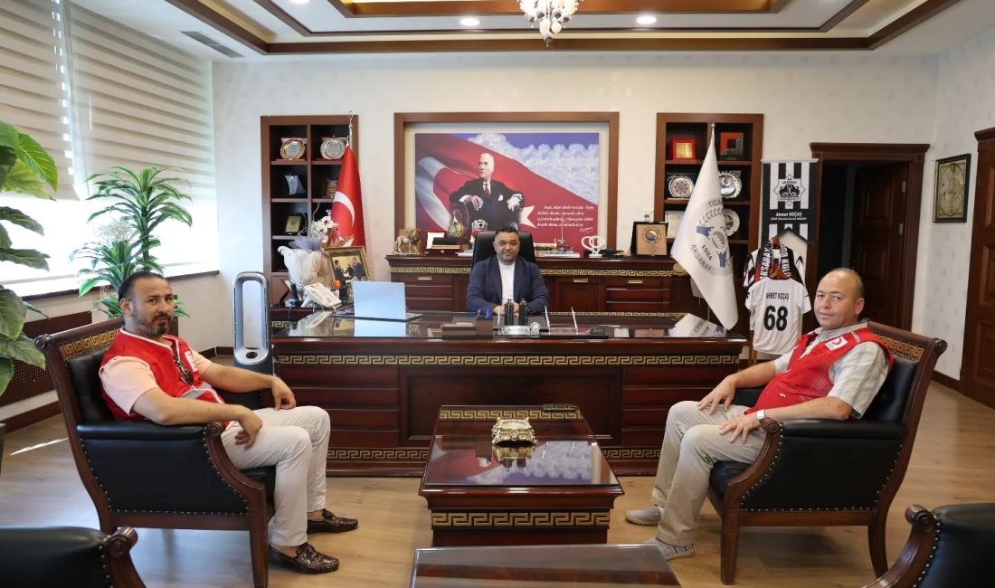 Kızılay Aksaray Şube Başkanı Fırat Oruç ve Süleyman Duran, Aksaray