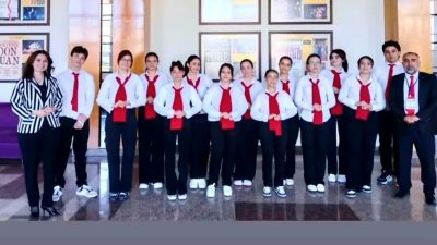 Liseler arası düzenlenen koro yarışmasında Aksaray'ı Atatürk Anadolu Lisesi Korosu