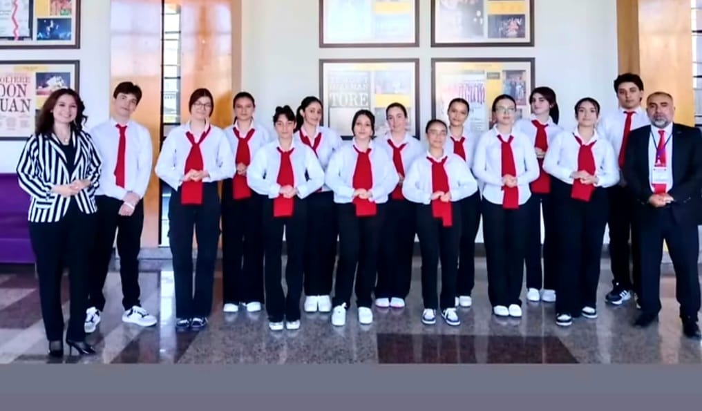 Liseler arası düzenlenen koro yarışmasında Aksaray'ı Atatürk Anadolu Lisesi Korosu