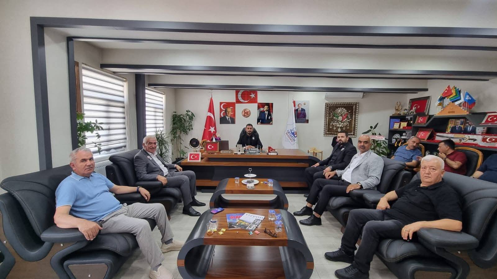 MHP heyeti Ortaköy Belediye Başkanı ile bir arada