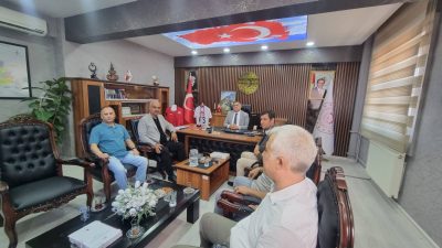 Milliyetçi Hareket Partisi Aksaray İl Başkanı Burhanettin Karataş ve beraberindeki