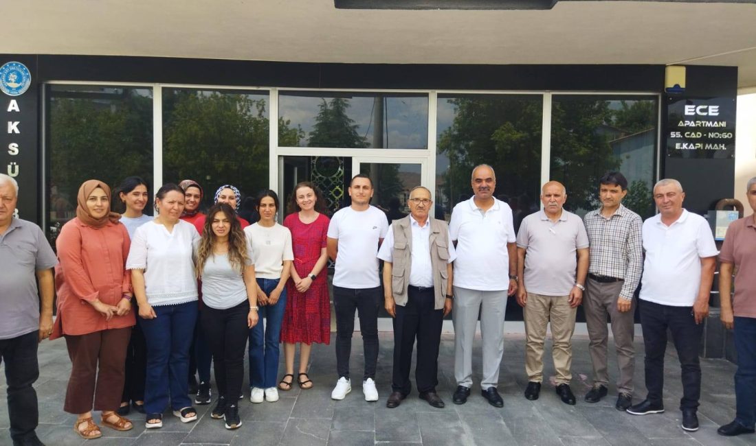 Milliyetçi Hareket Partisi (MHP) Aksaray İl Başkanı Burhanettin Karataş ve