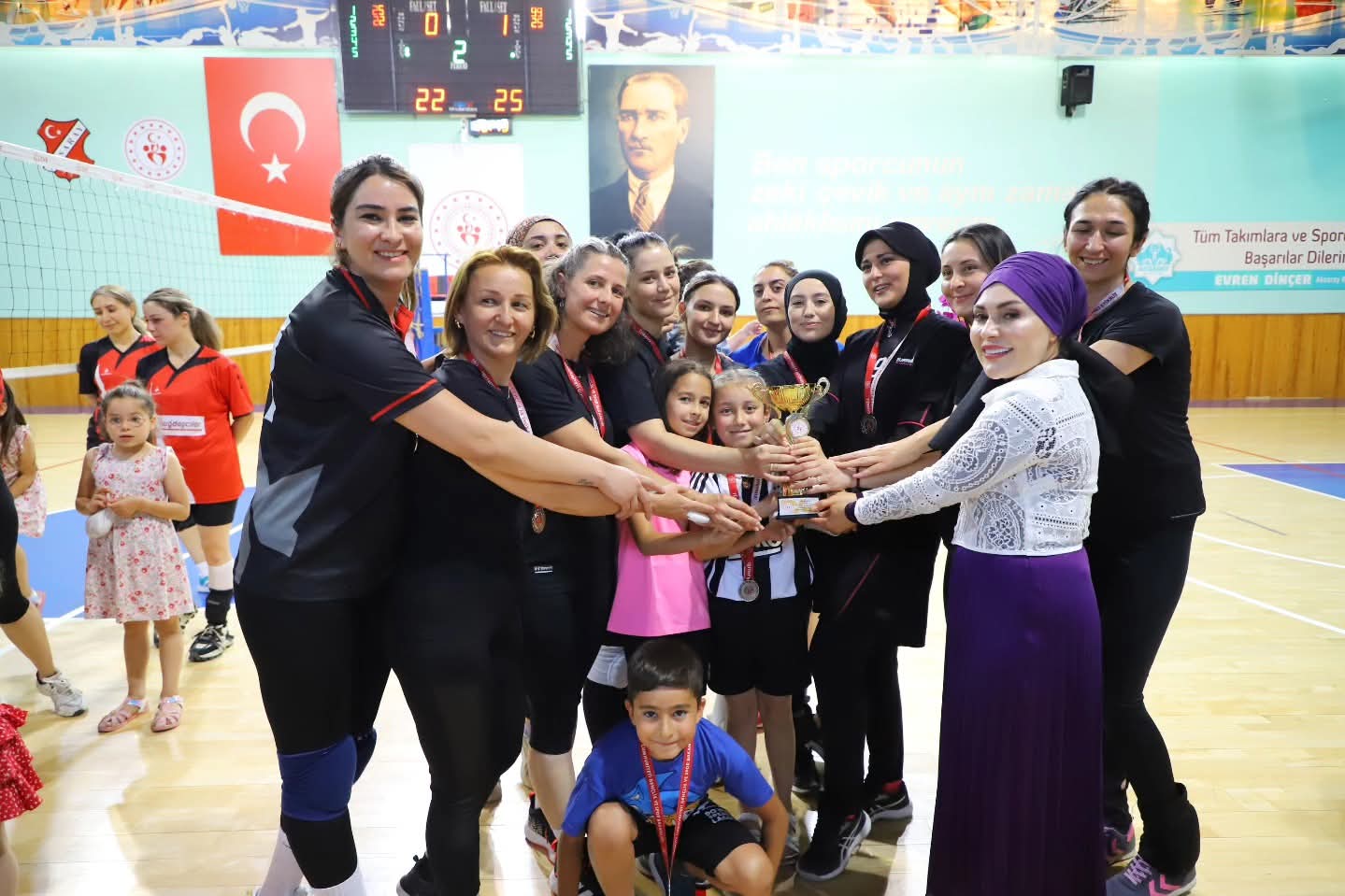  2025 Aile Yılı etkinlikleri çerçevesinde düzenlenen 4. Geleneksel Voleybol Turnuvası’na