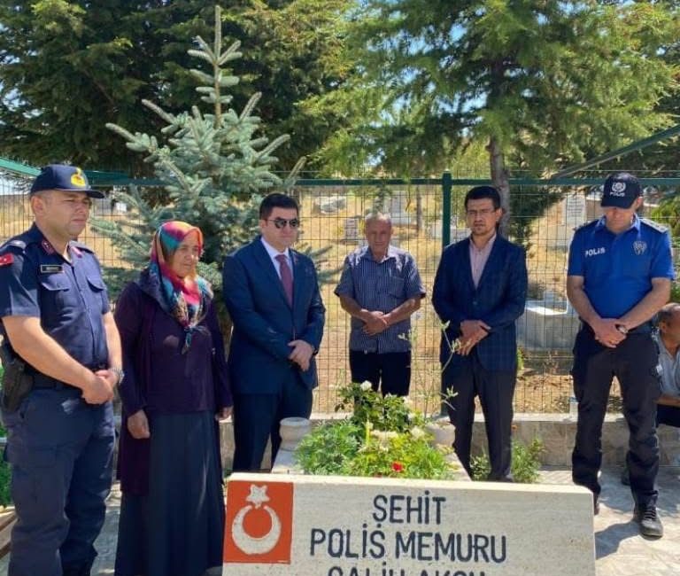 Ortaköy Kaymakamı Ahmet Karatepe, şehit polis Salih Aksu’nun ailesini ziyaret