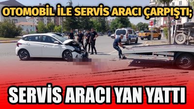 Aksaray’da otomobil ile çarpışan servis aracı yan yattı. Kazada iki