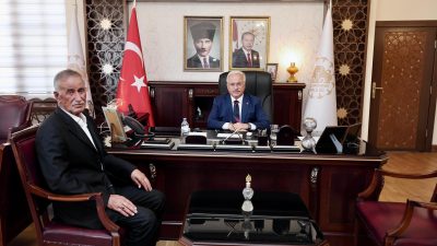 Aksaray Valisi Mehmet Ali Kumbuzoğlu, Selime Belediye Başkanı Turgut Yayatan’ı
