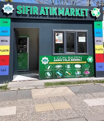 Aksaray Belediyesi’nin hayata geçirdiği “Sıfır Atık Market” projesiyle hem geri