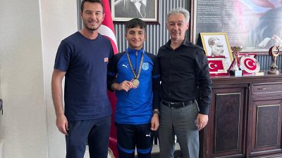 Eskil Belediye Başkanı Mustafa Zavlak, Eskişehir’de düzenlenen U14 Aycan Önal