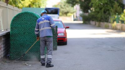 Aksaray Belediyesi, şehrin farklı noktalarında sürdürdüğü temizlik çalışmalarını Tacin Mahallesi’nde