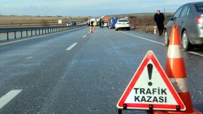 Manisa'nın Kırkağaç ilçesinde tır ile üç tekerlekli elektrikli motosikletin çarpışması