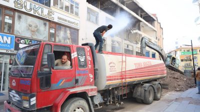 Aksaray Belediyesi ekipleri şehir içerisindeki kentsel dönüşüm faaliyetleri kapsamında metruk