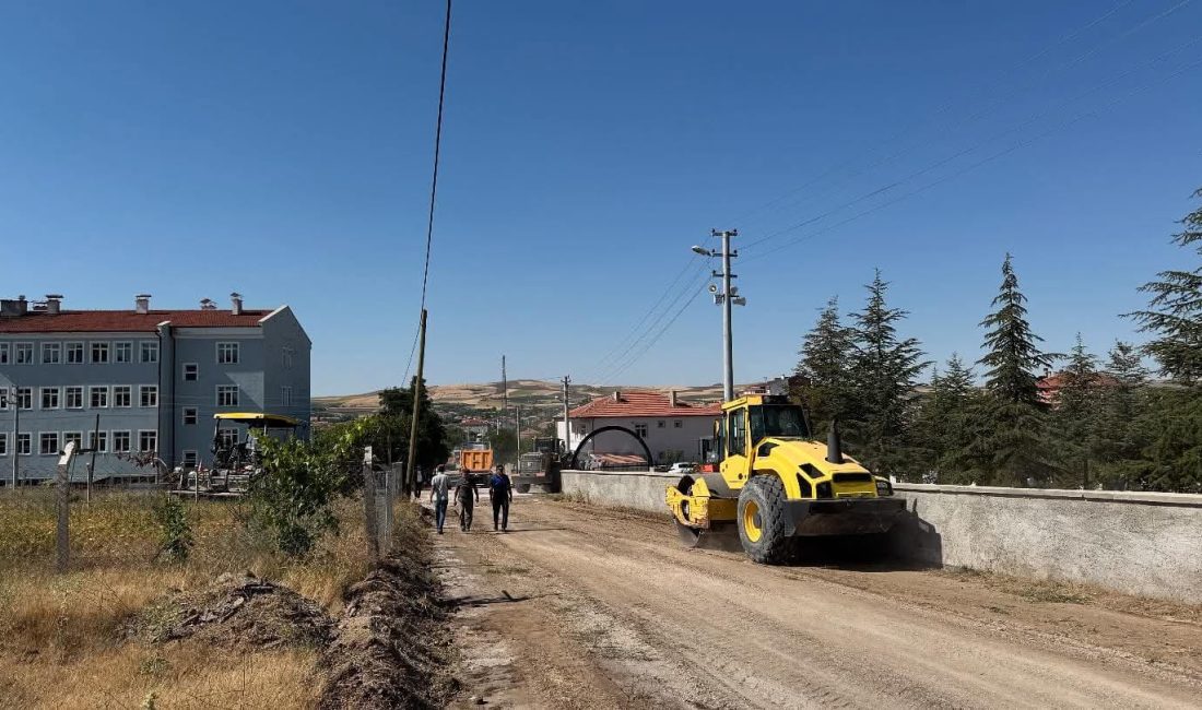 Ağaçören Belediyesi, ilçenin farklı noktalarında başlattığı altyapı çalışmalarıyla ulaşımı daha