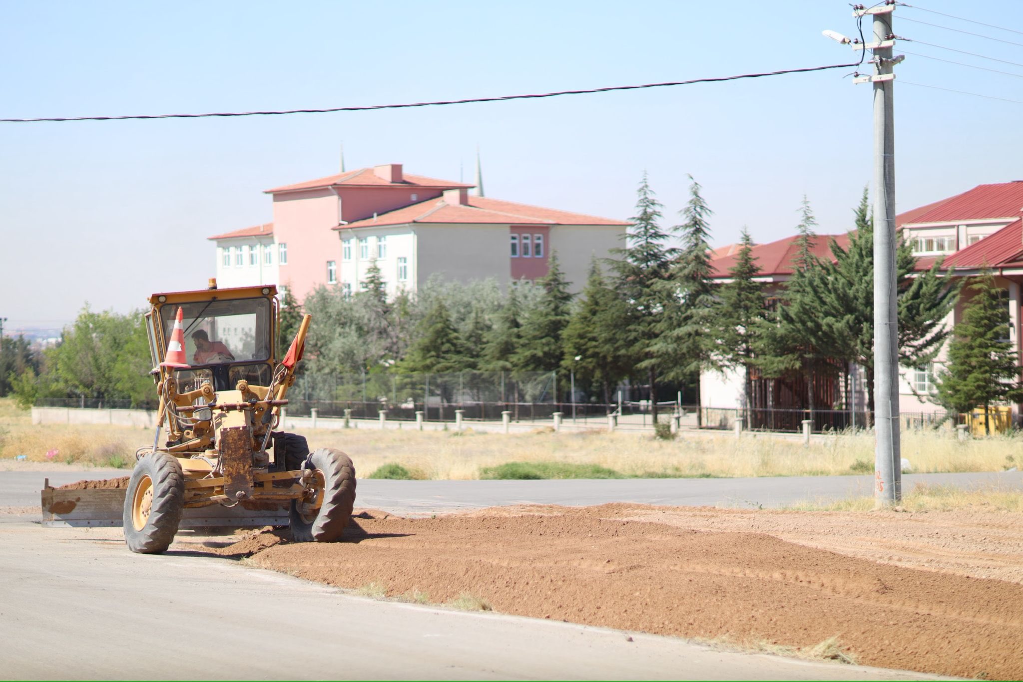 Aksaray Belediyesi ekipleri şehir içerisindeki açılımları kapsamlıda şehrin farklı noktalarında