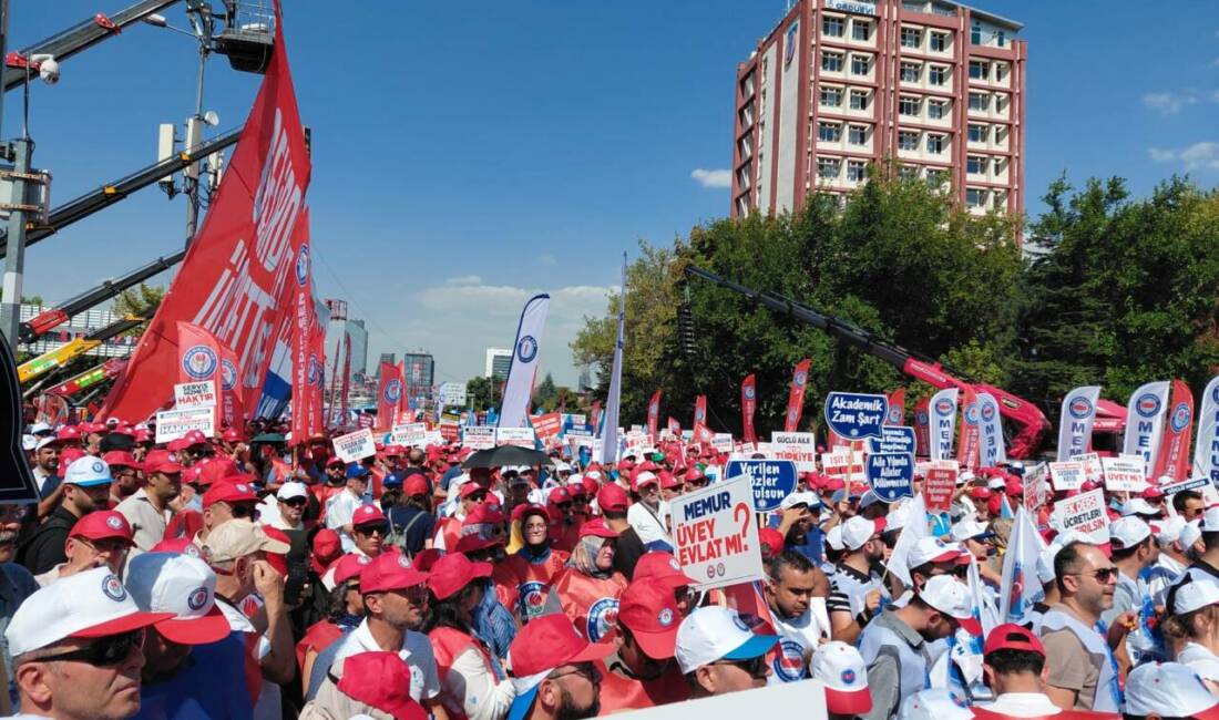 Miting sonrası Bakanlığa yürüyen Memur-Sen, gerçekçi teklif talebini yineledi. Görüşme