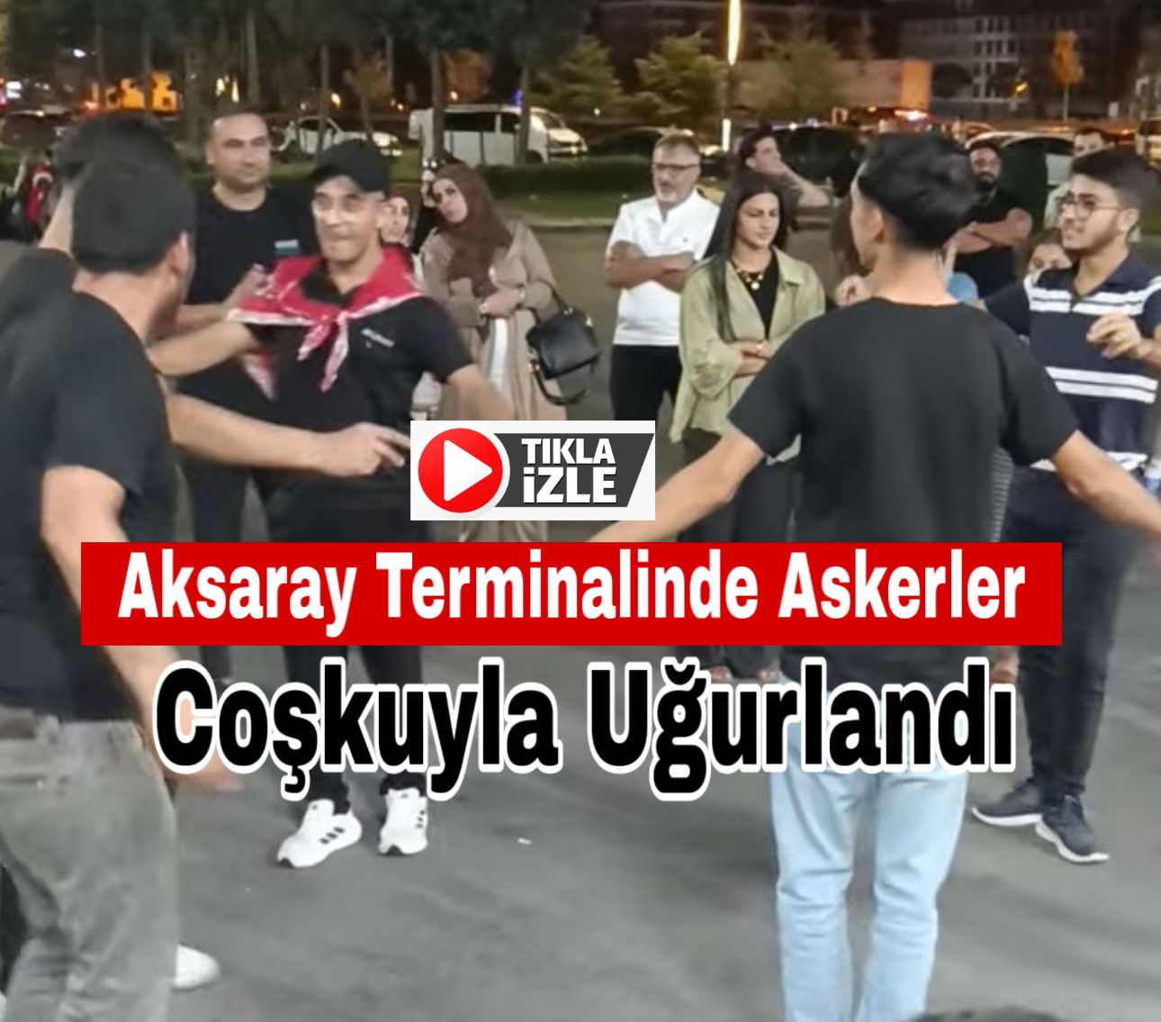 Aksaray Terminali’nde vatani görevine gidecek askerler, davul zurna eşliğinde ailelerin