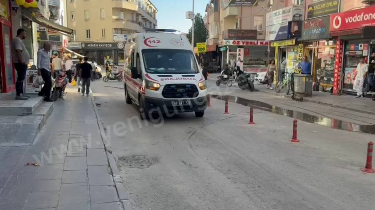 Taşpazar Mahallesi’nde scooterın çarptığı 3 yaşındaki kız yaralandı. Küçük çocuk