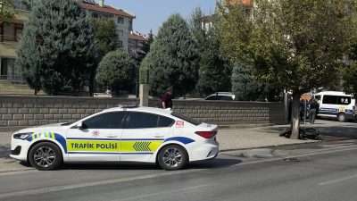 Konya'nın Karatay ilçesinde meydana gelen kazada motosiklet ile bisiklet çarpıştı.