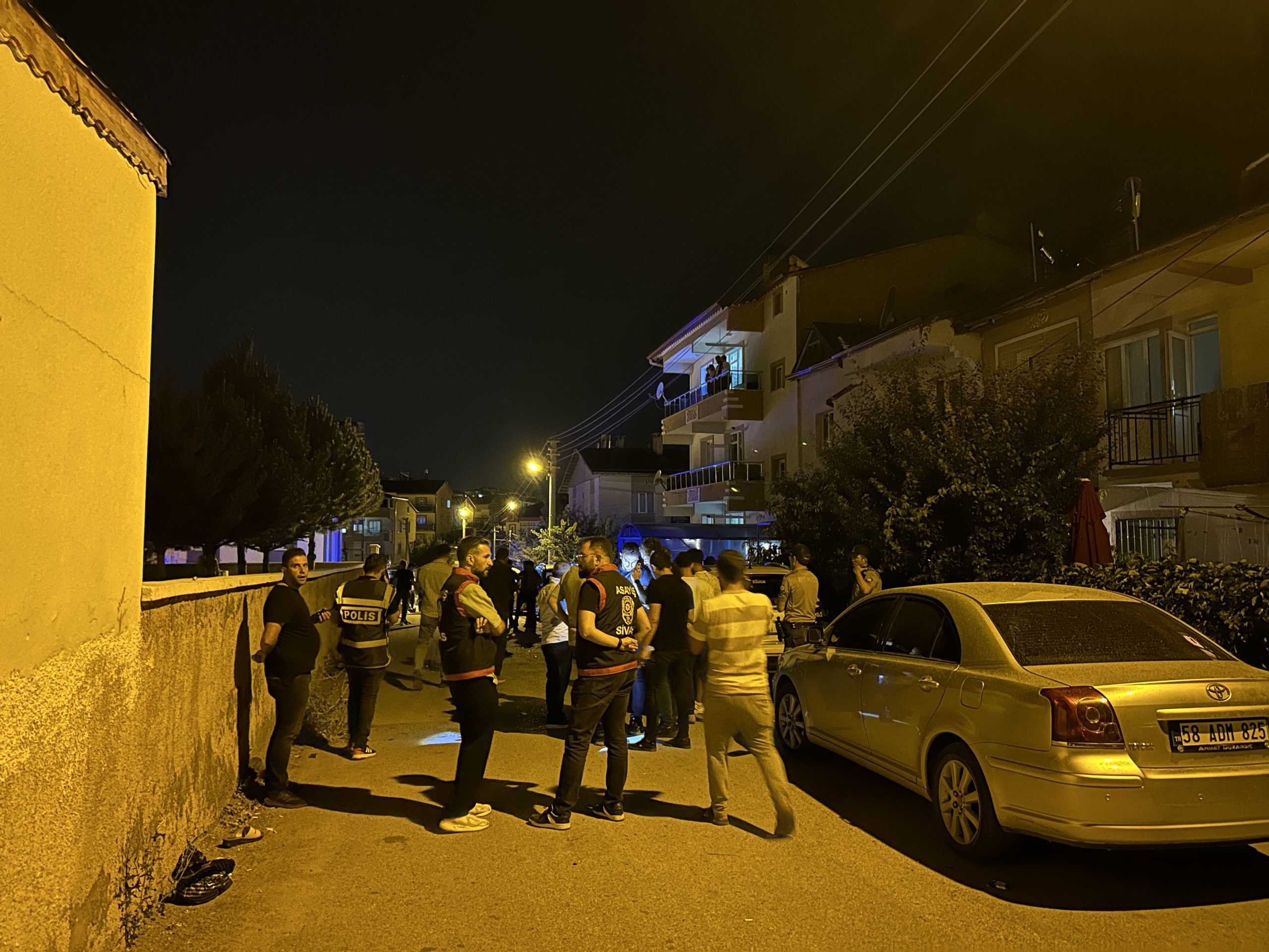 Sivas'ta meydana gelen olayda kına gecesinde halay çekme nedeniyle iki
