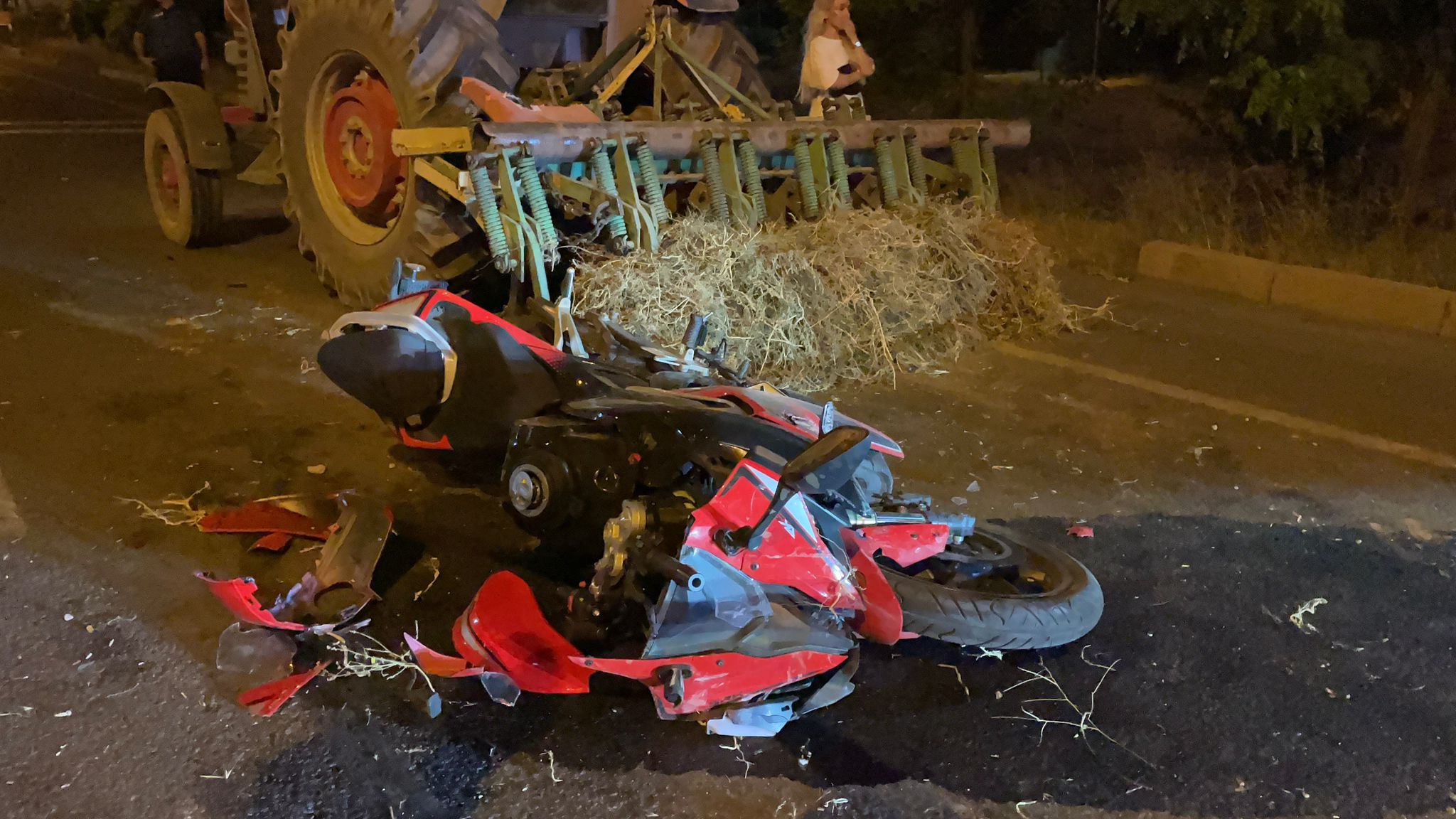 Kayseri'nin Melikgazi ilçesinde yaşanan olayda traktörle çarpışan motosikletin sürücüsü yaşamını