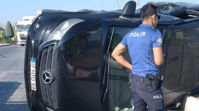 Karaman'da yaşanan olayda Rus turistleri taşıyan minibüs,  otomobil ile çarpıştı.