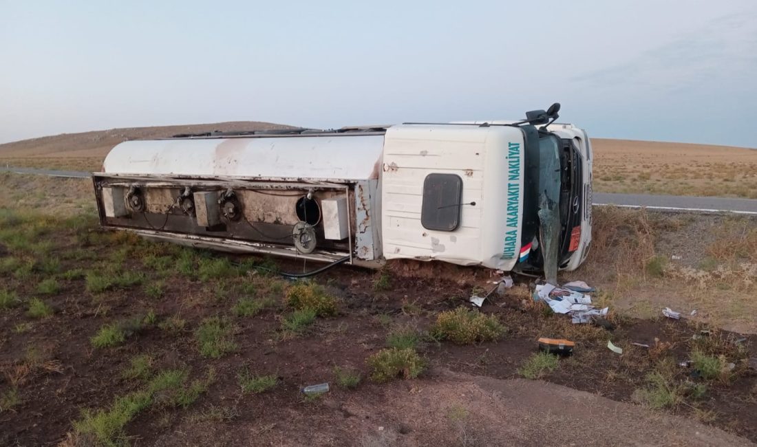 Konya'nın Kulu ilçesinde yaşanan olayda akaryakıt yüklü tanker devrildi. Kazada
