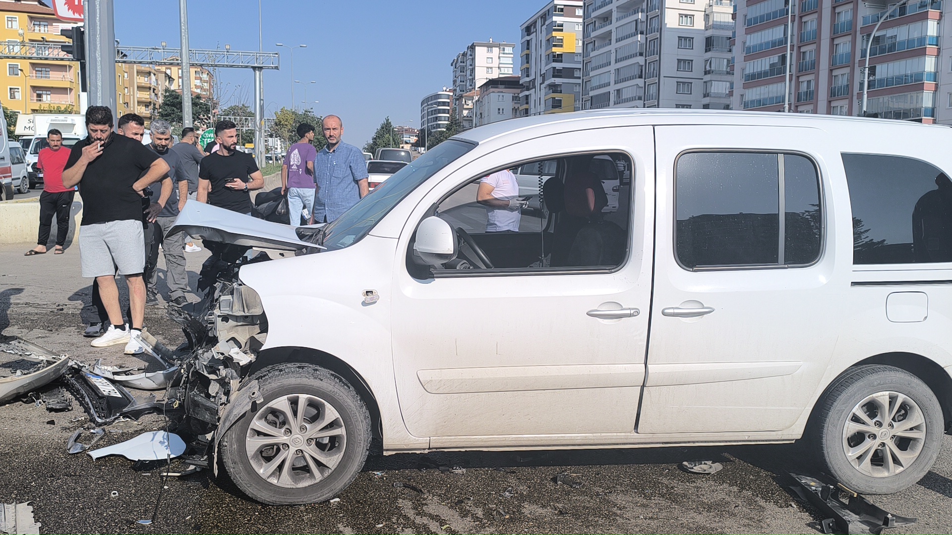 Kırıkkale'de yaşanan olayda sivil polis aracı ile otomobil çarpıştı. Çarpışma
