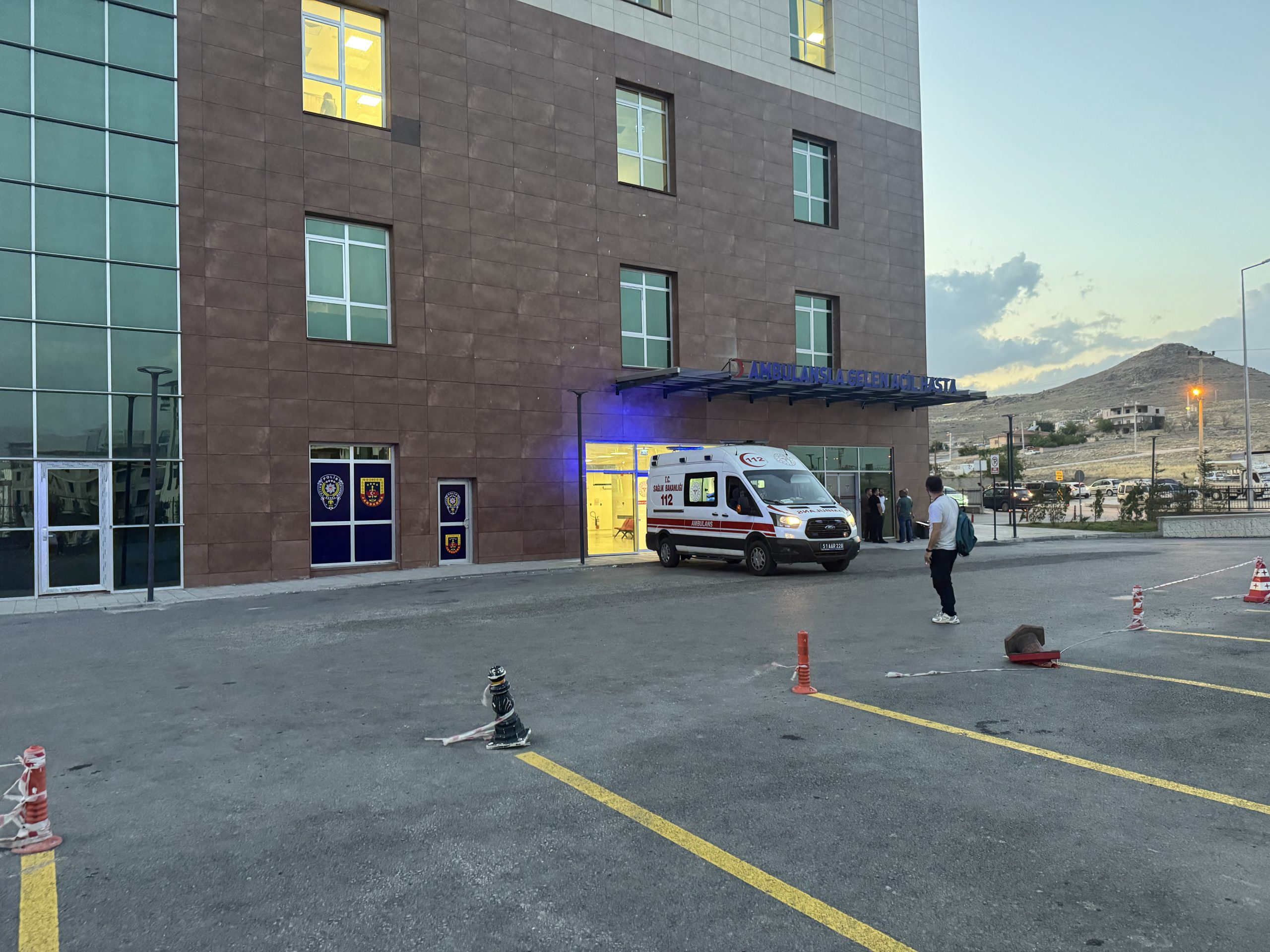 Niğde'de yaşanan olayda bir iş yerine silahlı saldırı düzenledi. Saldırıda