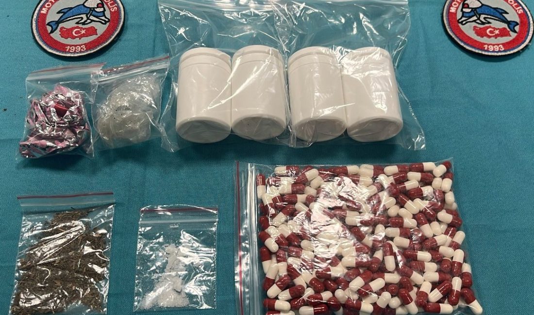 Eskişehir'de İl Emniyet Müdürlüğü ekiplerince düzenlenen operasyonda otomobilinde uyuşturucuyla yakalanan