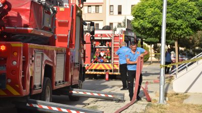 Karaman'da meydana gelen olayda bir apartmanda yangın çıktı. Çıkan yangın,