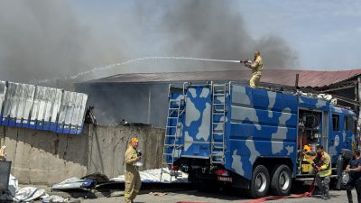 Eskişehir'in Odunpazarı ilçesindeki yaşanan olayda bir geri dönüşüm tesisinde yangın