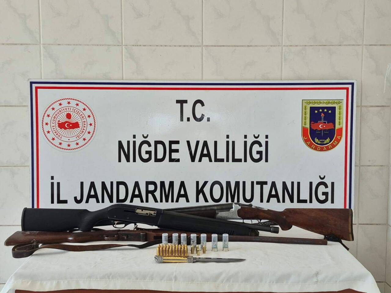 Niğde'nin Yelişgölcük ve Orhanlı beldelerinde İl Jandarma Komutanlığı ekipleri tarafından