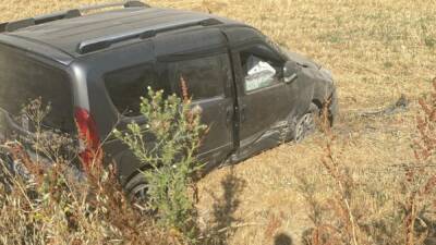 Konya'nın Seydişehir ilçesinde yaşanan olayda şarampole devrilen hafif ticari araçtaki