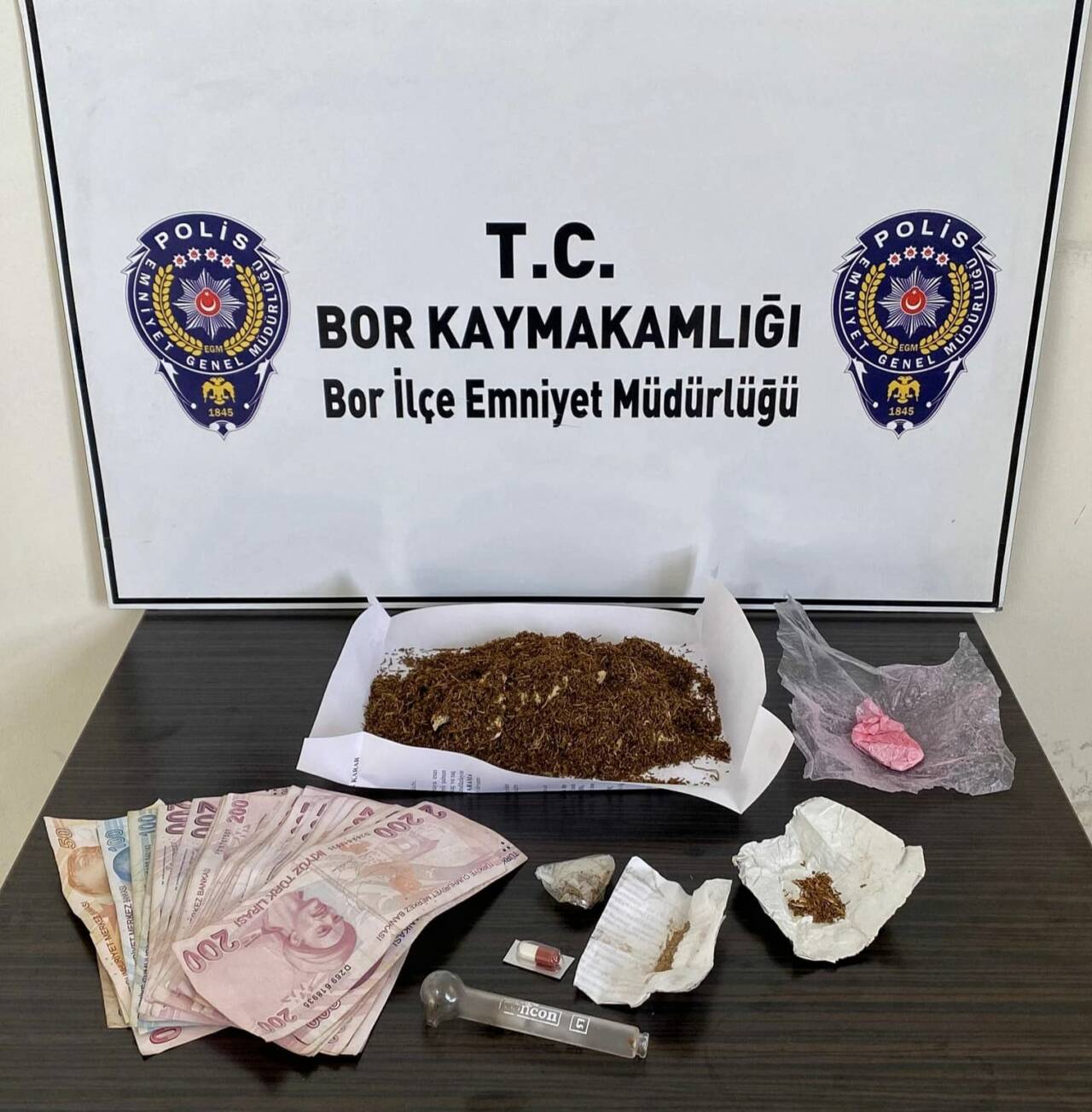 Niğde'nin Bor ilçesinde İlçe Emniyet Müdürlüğü ekipleri tarafından düzenlenen uyuşturucu