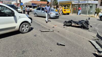 Kırıkkale'nin Bahşılı ilçesinde yaşanan olayda hafif ticari araçla motosiklet çarpıştı. 