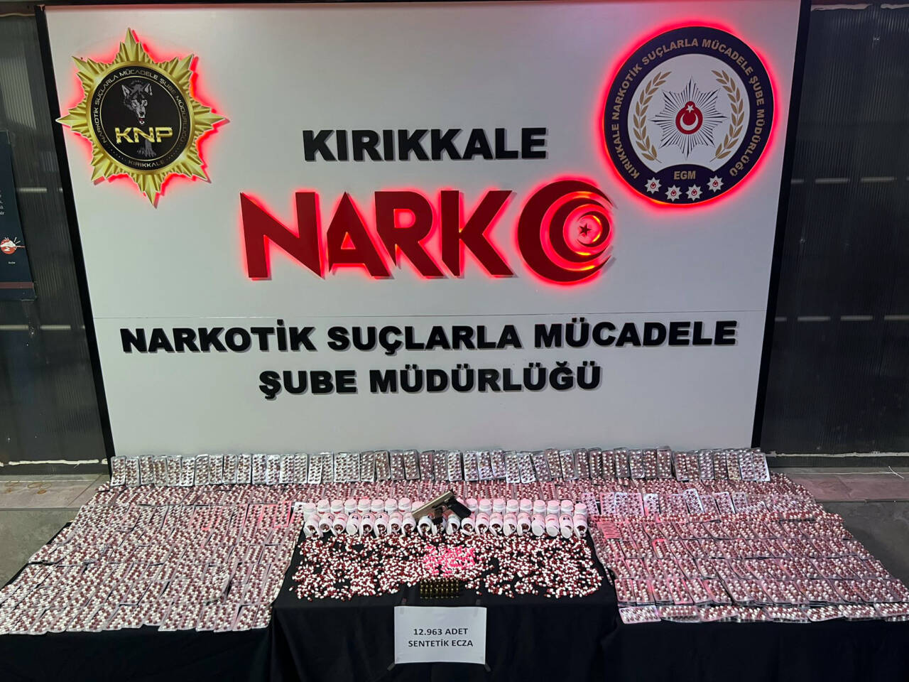 Kırıkkale'de İl Emniyet Müdürlüğü ekipleri tarafından düzenlenen uyuşturucu operasyonunda, 12