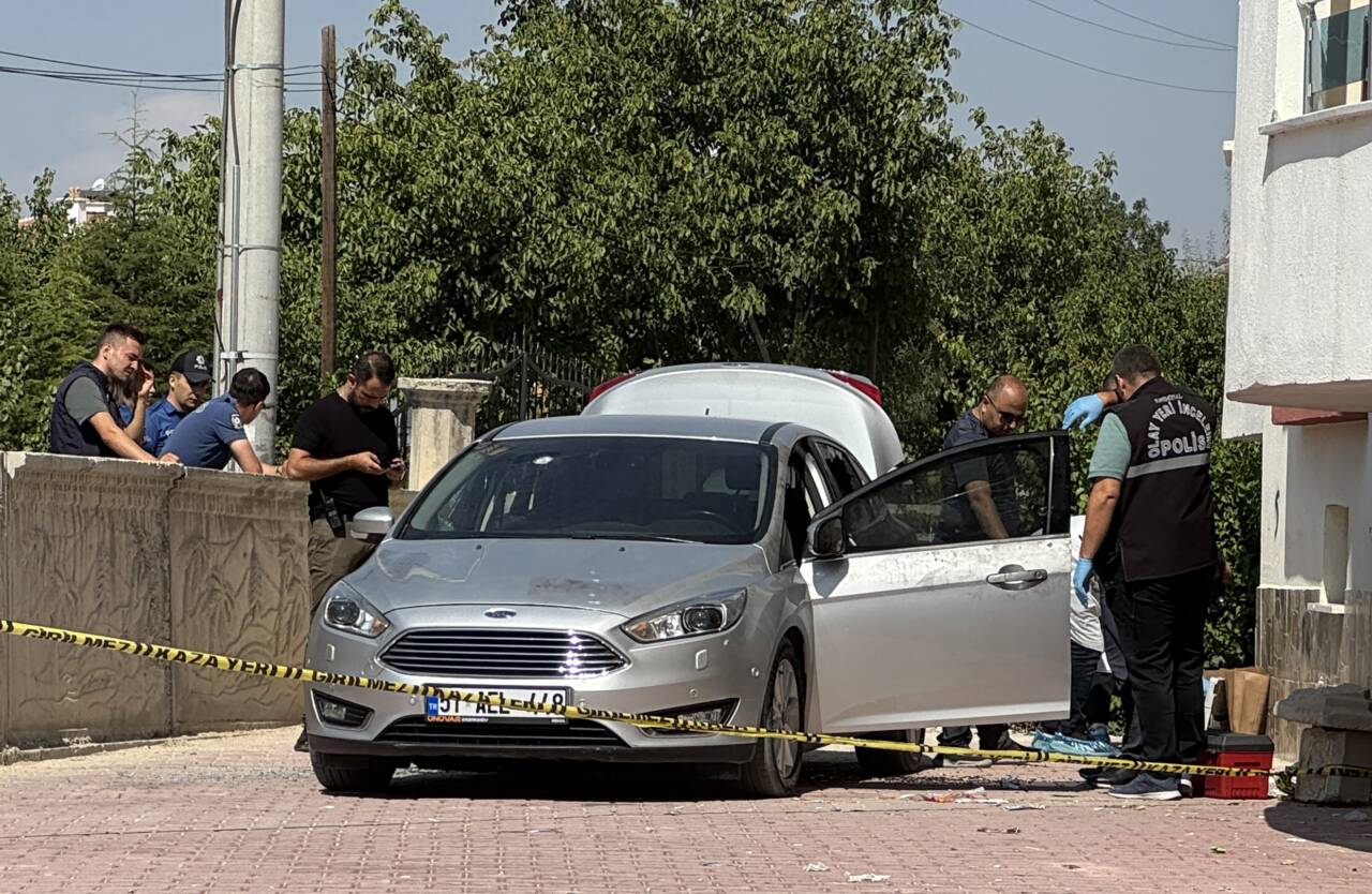 Konya'nın merkez Karatay ilçesinde yaşanan olayda bir araca silahlı saldırı